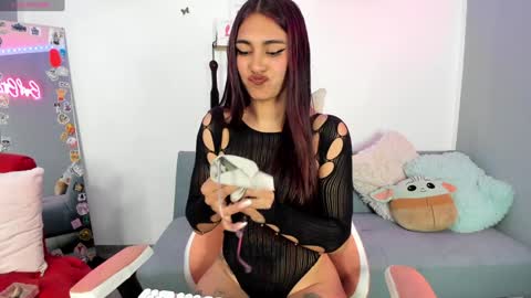 thamara_cooper_ online show from January 27, 2025, 6:09 am