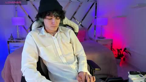 thanier_18 online show from March 18, 2026, 7:17 pm