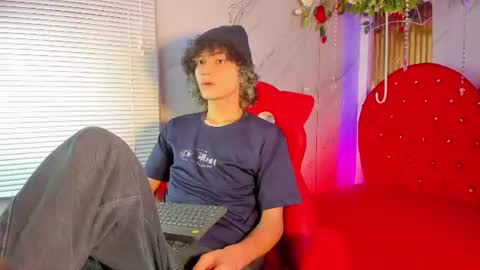 Snapshot of thanier_18 chatting on June 20, 2026, 6:33 pm thanier_18 online show from June 20, 2026, 6:33 pm