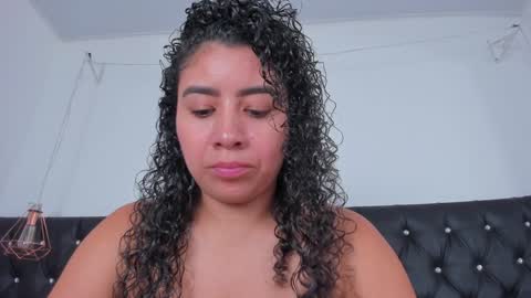 Snapshot of thara_webstter chatting on December 17, 2024, 3:17 pm thara webstter online show from December 17, 2024, 3:17 pm