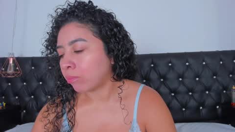 Snapshot of thara_webstter chatting on February 6, 2025, 11:32 am thara webstter online show from February 6, 2025, 11:32 am