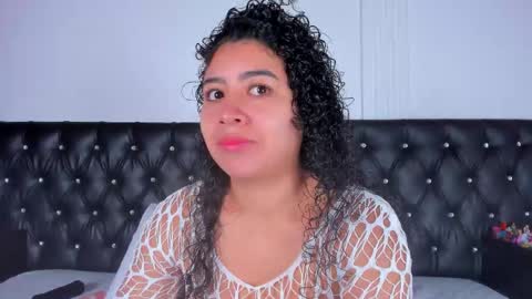 Snapshot of thara_webstter chatting on September 20, 2025, 11:44 am thara webstter online show from September 20, 2025, 11:44 am