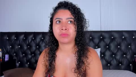 Snapshot of thara_webstter chatting on October 1, 2025, 11:38 am thara webstter online show from October 1, 2025, 11:38 am