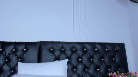 Snapshot of thara_webstter chatting on October 18, 2025, 11:55 am thara webstter online show from October 18, 2025, 11:55 am