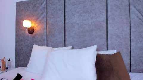 thara webstter online show from November 28, 2025, 11:46 am