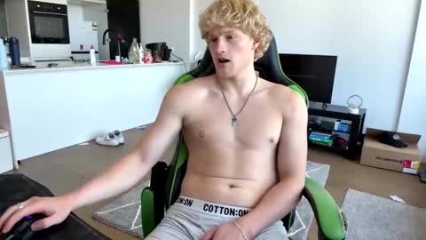 Snapshot of thatbl0ndeboyx chatting on February 7, 2026, 2:48 am liammlust online show from February 7, 2026, 2:48 am