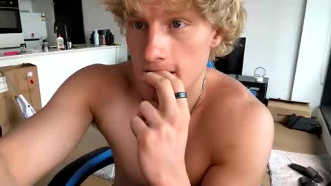 Snapshot of thatbl0ndeboyx chatting on February 22, 2026, 12:56 am liammlust online show from February 22, 2026, 12:56 am