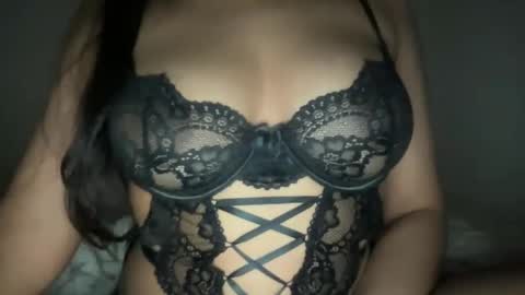 Melanie online show from November 17, 2025, 2:17 am