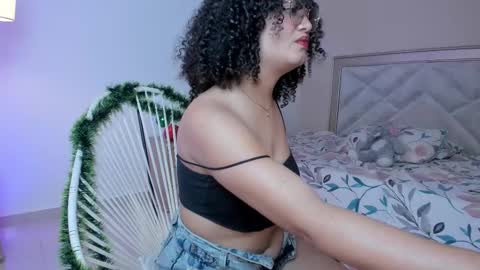 thayla_brince_ online show from November 13, 2025, 8:08 pm