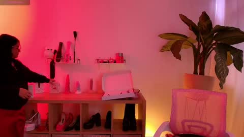 Snapshot of the_cat_girl_ chatting on November 17, 2025, 6:03 pm i am Cat online show from November 17, 2025, 6:03 pm