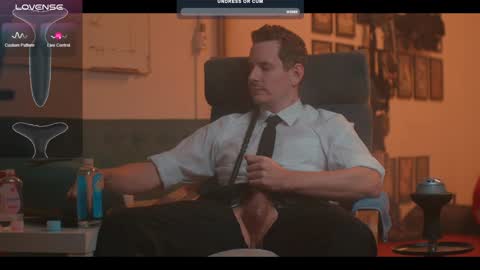 Snapshot of the_dilf chatting on January 12, 2025, 7:10 pm The DILF - online show from January 12, 2025, 7:10 pm