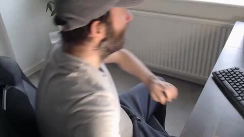 Snapshot of the_sensual_masturwait chatting on January 19, 2026, 11:03 am the_sensual_masturwait online show from January 19, 2026, 11:03 am