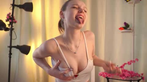 Emma online show from October 15, 2025, 4:12 am