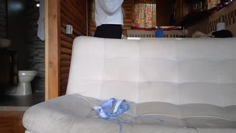 theauroramae -  online show from February 4, 2025, 6:38 pm