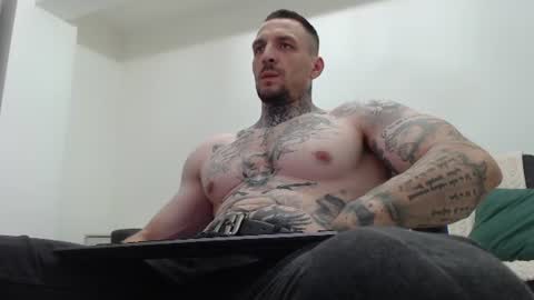 Snapshot of thebestmuscles chatting on July 16, 2026, 6:36 pm John online show from July 16, 2026, 6:36 pm