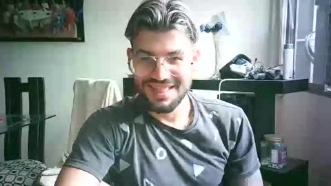 Snapshot of thedragonboyxxx chatting on April 17, 2026, 3:26 pm thedragonboyxxx online show from April 17, 2026, 3:26 pm