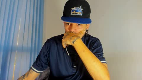 independent Model online show from November 4, 2025, 10:20 pm