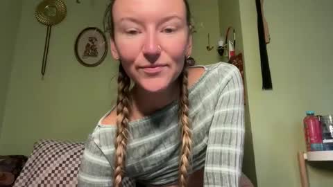 Snapshot of thefoxglovefairy chatting on October 15, 2025, 8:09 pm Fae online show from October 15, 2025, 8:09 pm