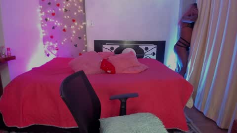 Snapshot of thegoldenbitch chatting on January 18, 2025, 1:41 am Goldie online show from January 18, 2025, 1:41 am