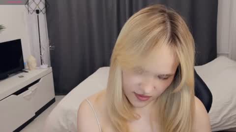 Lily online show from June 7, 2026, 8:45 pm