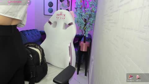 Theia  online show from February 3, 2026, 12:32 pm