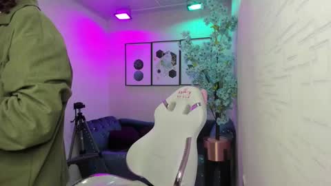 Theia  online show from March 14, 2026, 12:21 pm