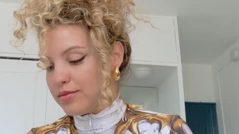 Lily Marie online show from May 23, 2026, 3:27 pm