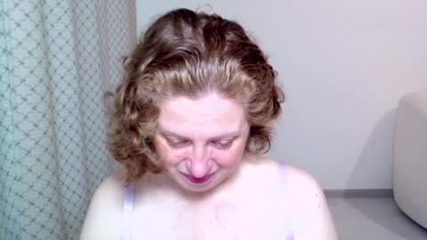 Snapshot of theladysblush chatting on November 4, 2025, 6:01 am Ella online show from November 4, 2025, 6:01 am