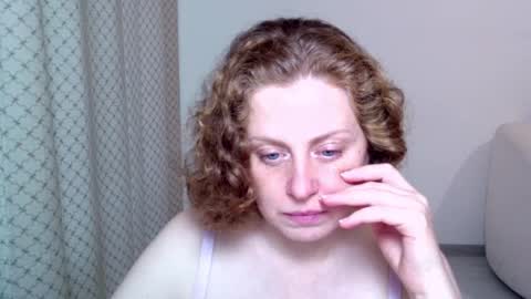 Ella online show from December 5, 2025, 8:12 am