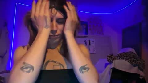 Lucy Lucy online show from December 22, 2025, 2:52 am