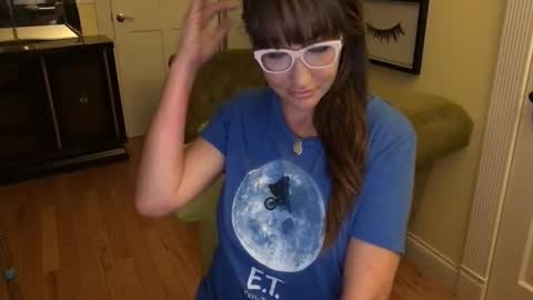 Snapshot of themrsnelson chatting on October 19, 2025, 9:43 am Cach Nelson online show from October 19, 2025, 9:43 am