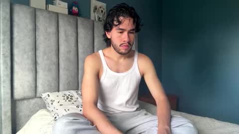 theo_riviera online show from May 26, 2026, 8:27 pm