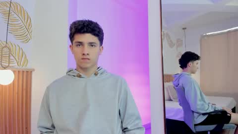 Snapshot of theohawke_ chatting on December 17, 2024, 4:53 pm THEO- MATEO online show from December 17, 2024, 4:53 pm