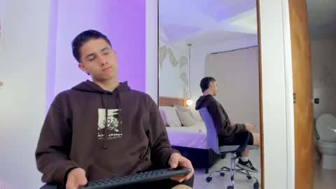 Snapshot of theohawke_ chatting on December 24, 2024, 10:44 am THEO- MATEO online show from December 24, 2024, 10:44 am