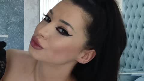 Snapshot of theowonder chatting on January 5, 2025, 1:04 pm Theowonder online show from January 5, 2025, 1:04 pm