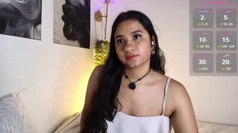 Snapshot of thepeach_ chatting on August 5, 2026, 7:28 pm thepeach_ online show from August 5, 2026, 7:28 pm