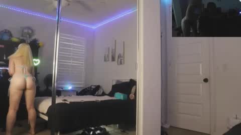 Snapshot of thepluglove chatting on November 16, 2025, 10:48 pm The Plug Love Friends online show from November 16, 2025, 10:48 pm