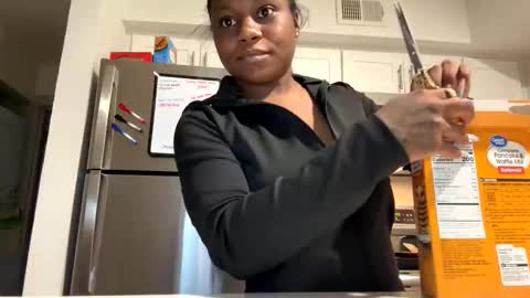 Snapshot of thequeen_777 chatting on October 17, 2025, 12:30 pm thequeen_777 online show from October 17, 2025, 12:30 pm