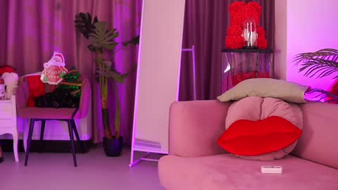 Snapshot of therealfallingangel chatting on December 18, 2024, 7:41 pm Deea online show from December 18, 2024, 7:41 pm