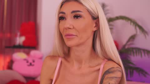 Snapshot of therealfallingangel chatting on November 2, 2025, 9:11 am Deea online show from November 2, 2025, 9:11 am