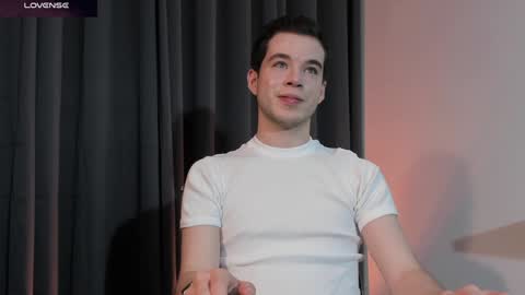Snapshot of therealmartincox chatting on December 7, 2024, 2:53 am 4th online show from December 7, 2024, 2:53 am