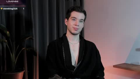 Snapshot of therealmartincox chatting on December 16, 2024, 1:42 am 4th online show from December 16, 2024, 1:42 am