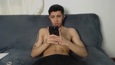 thesaint_xxx online show from November 14, 2025, 4:33 am