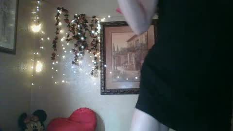 sillymillie0 online show from October 7, 2025, 8:39 pm