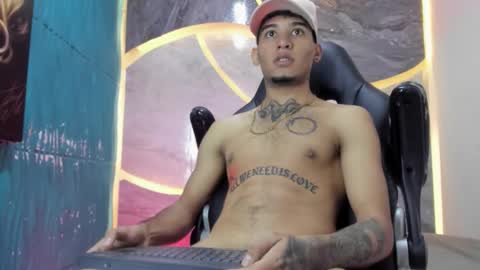 theskinny8inch_ online show from October 15, 2025, 9:59 pm