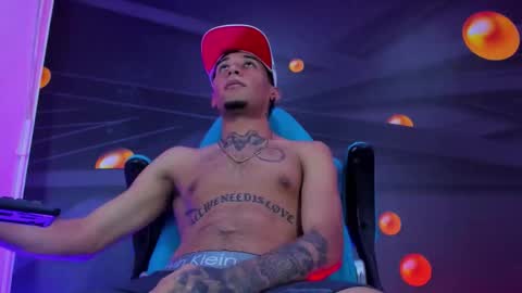 theskinny8inch_ online show from October 19, 2025, 10:43 pm