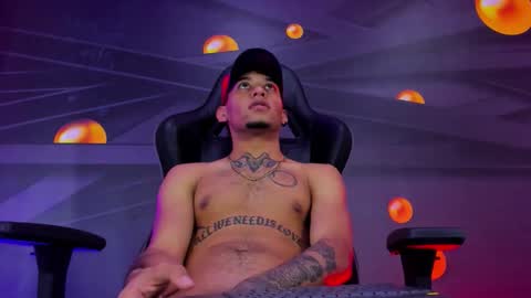 theskinny8inch_ online show from October 20, 2025, 11:05 pm