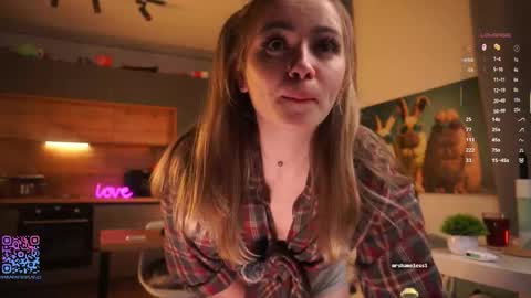 Snapshot of thetimeshavecome chatting on October 6, 2025, 4:37 pm Mia online show from October 6, 2025, 4:37 pm