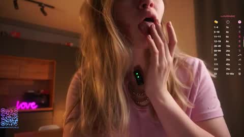 Snapshot of thetimeshavecome chatting on October 27, 2025, 2:43 pm Mia online show from October 27, 2025, 2:43 pm