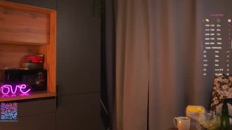 Snapshot of thetimeshavecome chatting on October 29, 2025, 2:52 pm Mia online show from October 29, 2025, 2:52 pm